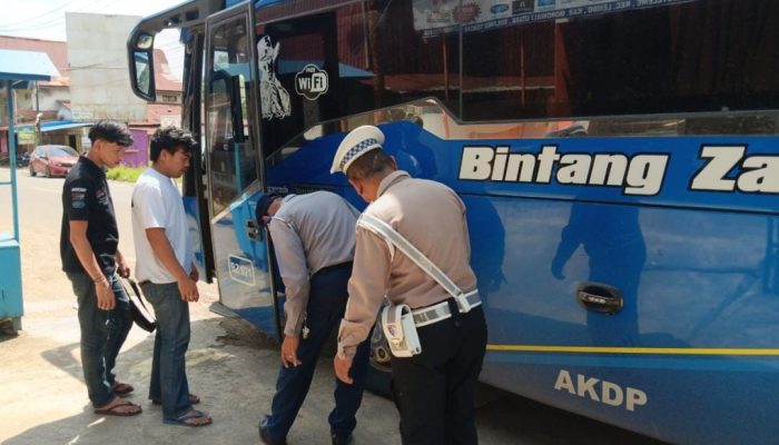 Polres Morut Ramp Check Bus Jelang Mudik